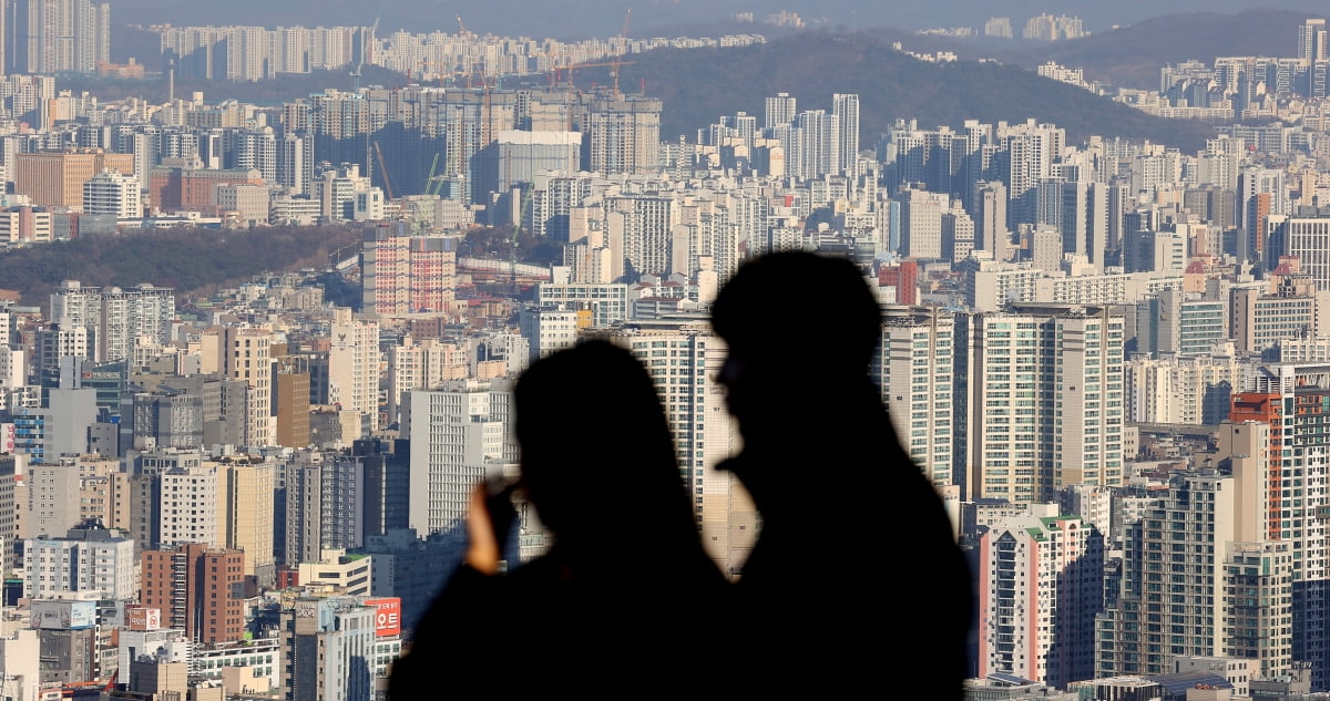 서울 남산에서 바라본 시내 아파트 단지. 사진=연합뉴스