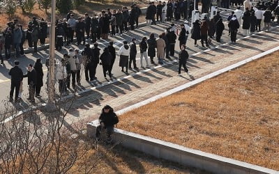 무안공항 분향소 앞 600ｍ 줄섰다…조문 행렬 이어져