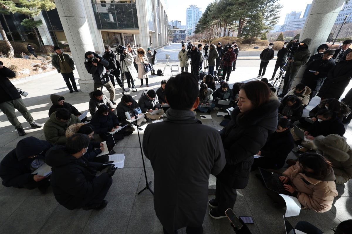 입장 발표하는 윤석열 대통령 측 석동현 변호사 / 사진=연합뉴스