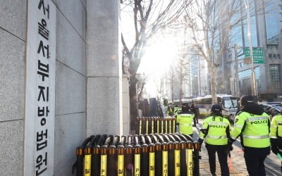 尹 대통령 18일 구속 심사…변호인단 尹 법원 출석 고심