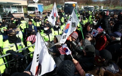 [속보] 尹, 영장실질심사 참석 위해 서울카지노 슬롯머신 규칙 도착