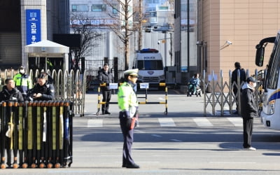 '서부지법 난동' 가담자들 변호인단 "길 터준 경찰도 책임"