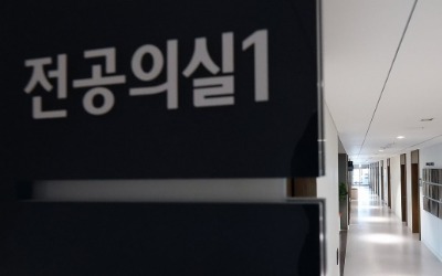 사직 전공의 복귀 길 열어준다…수련특례 적용·입영 연기