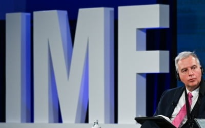 IMF, 올해 세계 성장률 3.2%→3.3%로 올려…美 독보적 성장 반영