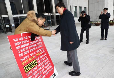 "안 지킬 거면 탈당"·"조폭 만도 못해"…'당론'이 뭐길래 [정치 인사이드]