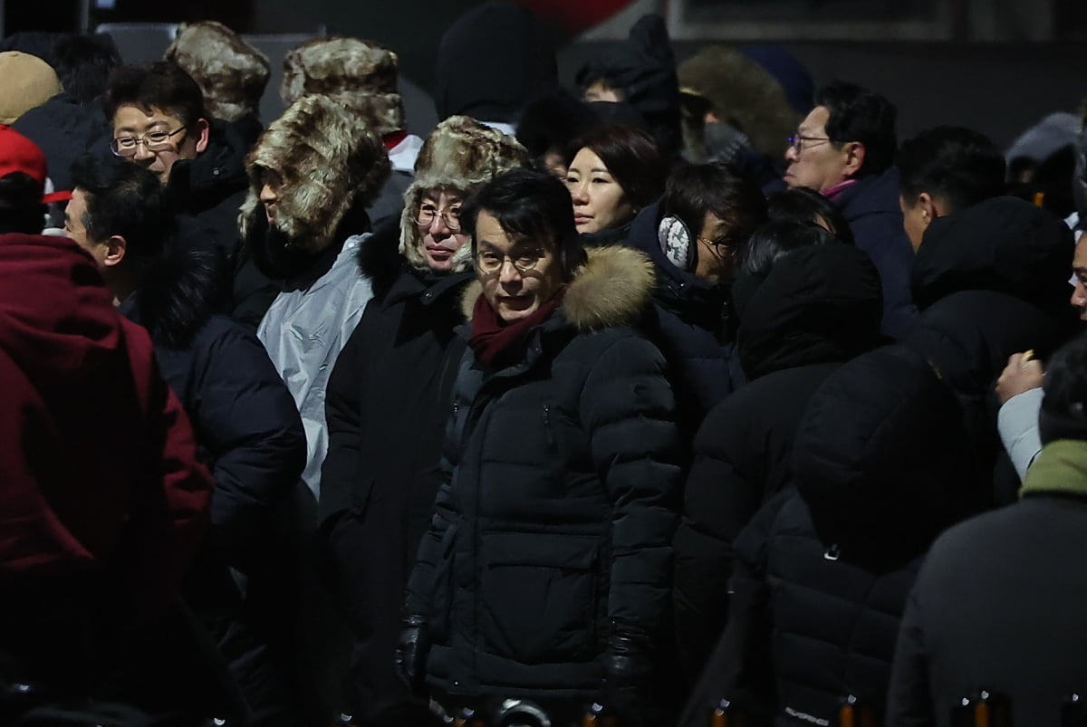 고위공직자범죄수사처(공수처)가 윤석열 대통령 2차 카지노 블랙잭영장 집행에 나설 것으로 전망되는 가운데 15일 오전 서울 용산구 한남동 대통령 관저 앞에 윤상현 국민의힘 의원을 비롯한 당직자들이 집결해 있다. / 사진=뉴스1