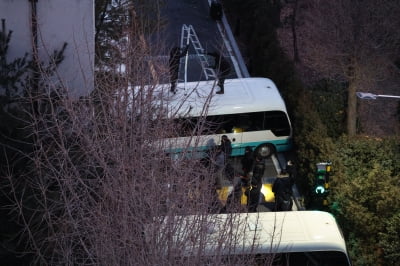 [속보] 공수처·경찰, 2차 온라인 카지노 사이트 통과…버스 차벽 우회