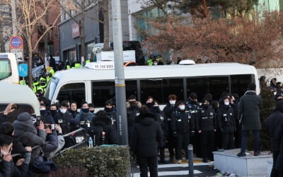 尹, '자진 출석' 협의 중…김성훈 경호차장은 체포