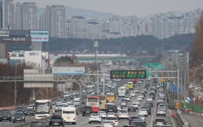 설연휴 마지막날 막바지 정체…부산→서울 5시간10분