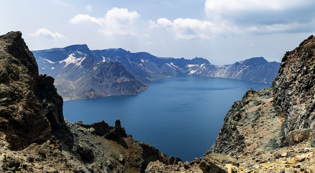  백두산(2744m) 북파지역 천문봉에서 바라본 천지. 사진=최혁 기자