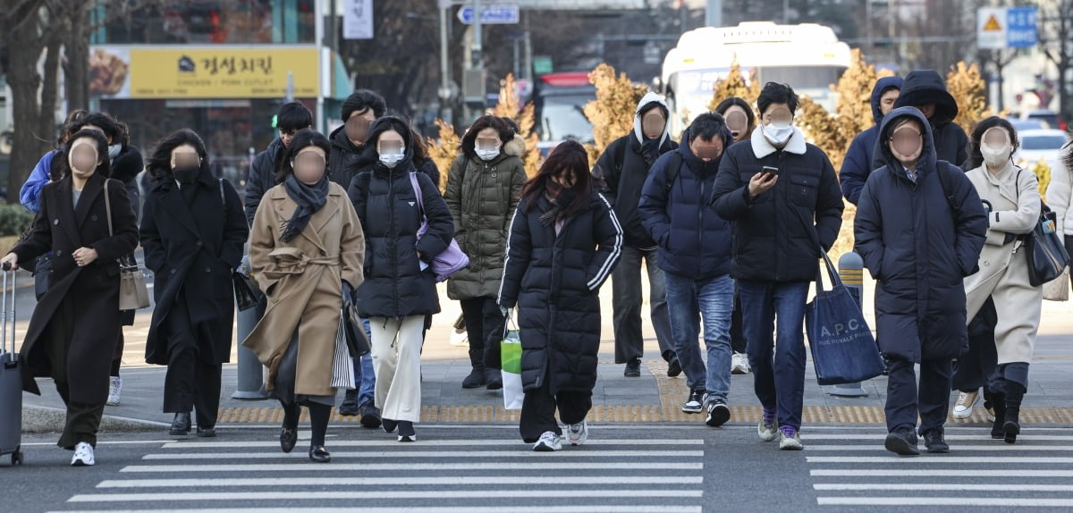 [포토] 프라그마틱 슬롯사이트 한파에 꽁꽁 싸맨 시민들