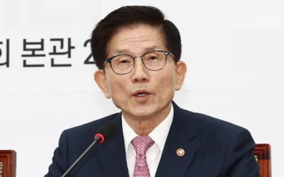 김문수 "조기 대선 출마 검토한 적 없어…헌재는 尹탄핵 기각해야"