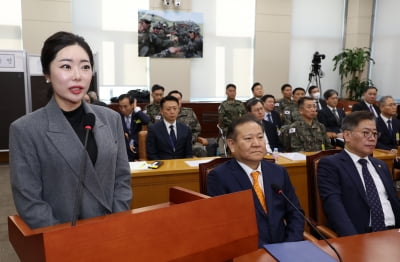 [포토] 비상계엄 국정조사 청문회 출석한 '비단 아씨' 이선진 씨