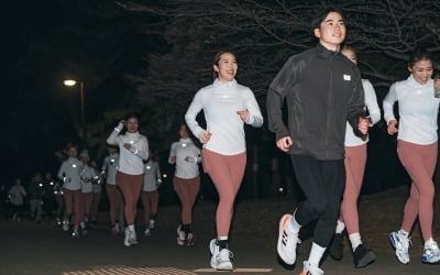 레깅스 입은 일본 여성들이 밤거리로 쏟아져 나온 이유…'K패션' 대단하네