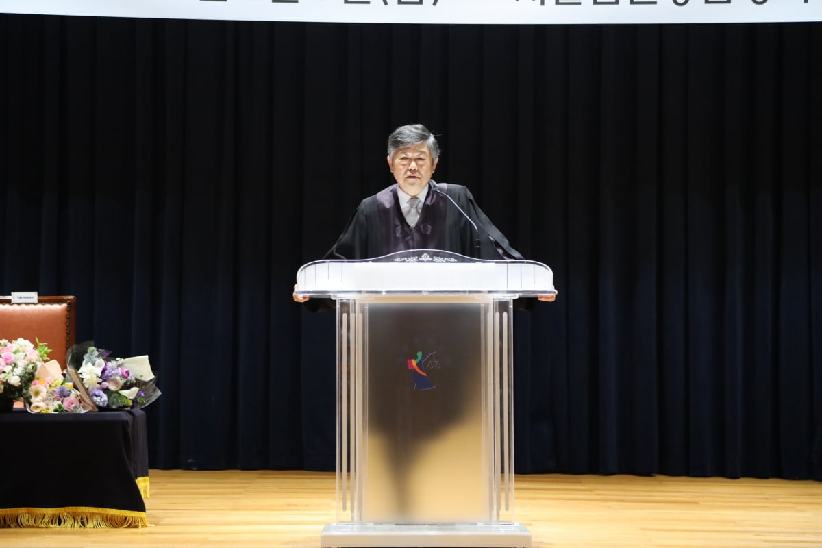 7일 서울 서초구 서울고등법원에서 열린 퇴임식에서 윤준 토토 바카라이 퇴임 소감을 발표하고 있다./사진=서울고등법원