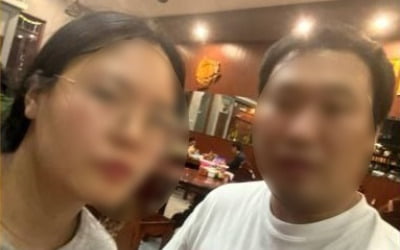 [단독] "손 꼭 잡고 다니던 토토 사이트 바카라"…알고보니 100억 사기꾼