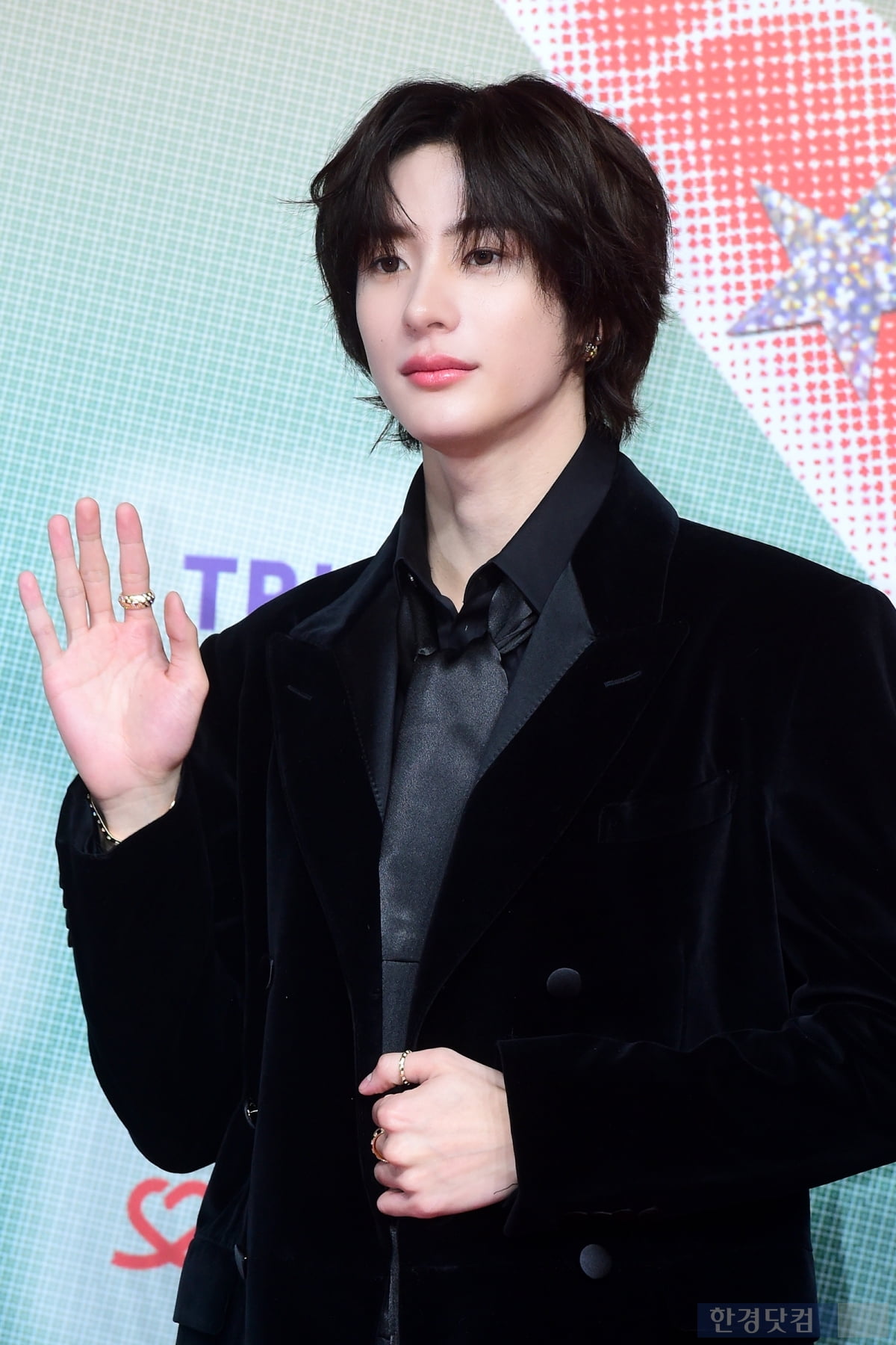 라토토사이트 주인공, 눈 뗄 수 없는 화려한 비주얼… '브리즈 심쿵' [입덕도우미]