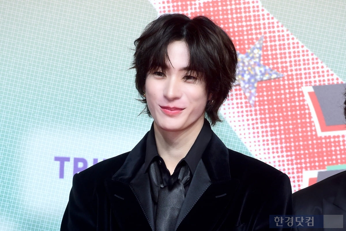 라토토사이트 주인공, 눈 뗄 수 없는 화려한 비주얼… '브리즈 심쿵' [입덕도우미]