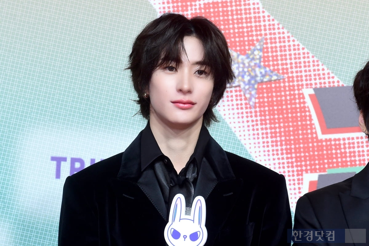 라토토사이트 주인공, 눈 뗄 수 없는 화려한 비주얼… '브리즈 심쿵' [입덕도우미]