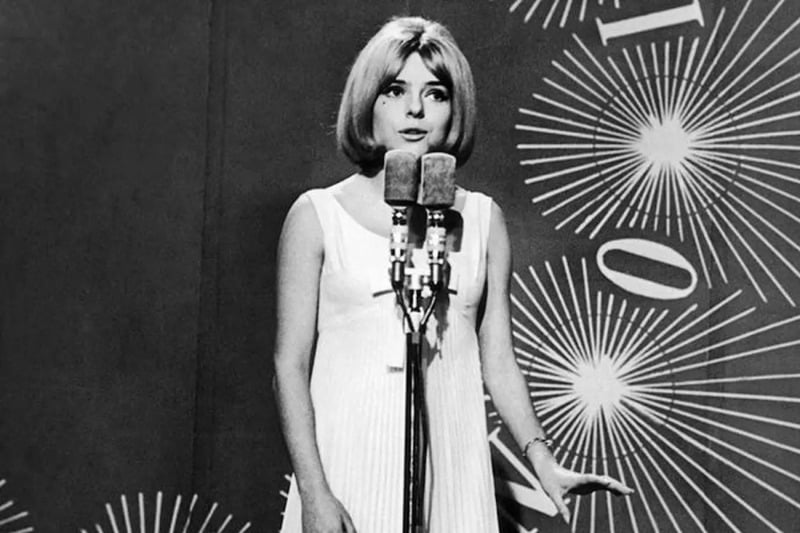 유로비전 송 콘테스트에 출전한 프랑스 갈(France Gall) / 사진. © Alamy/ABACA