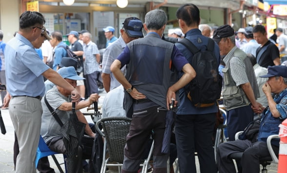 시니어 70% "서울 살고 싶다"는데 … 메이저카지노사이트 지방에 지으라고?[집코노미-집100세 시대] 