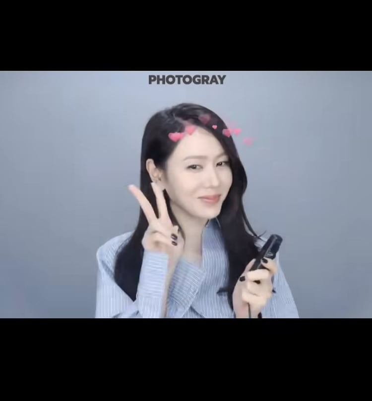 반달 눈웃음 여전하네…‘현빈♥‘ 손예진, 40대 중반에 또 리즈