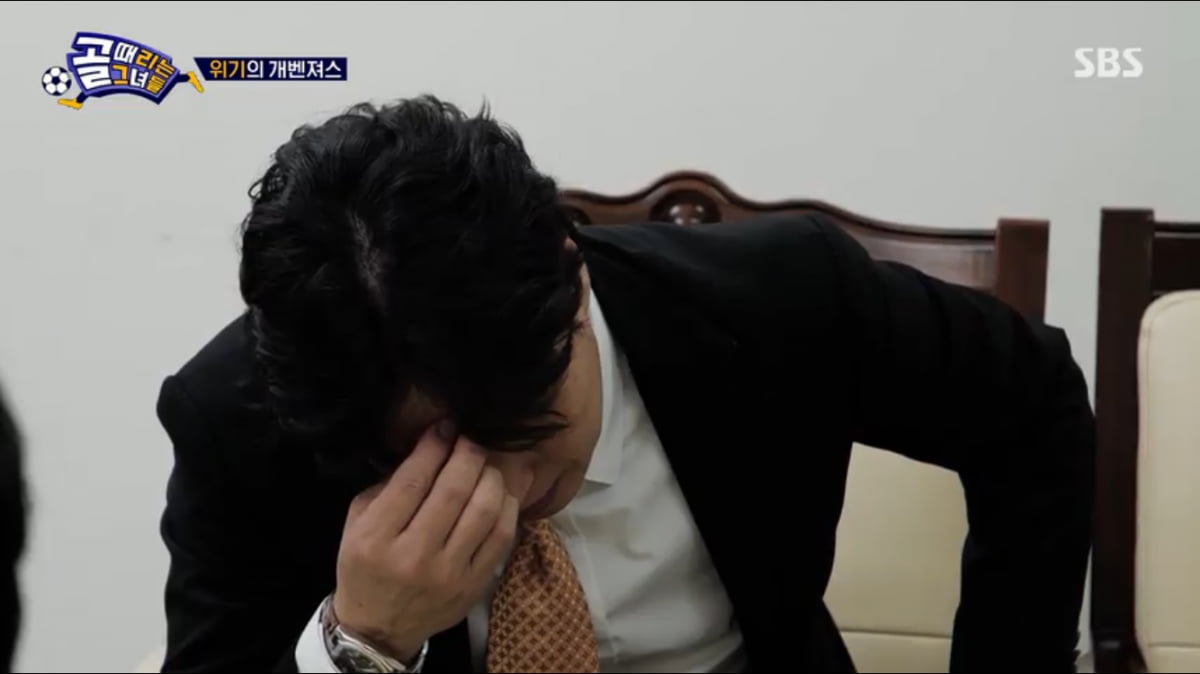 [종합] 종아리 근육 찢어지고 피 차올라…조혜련, SBS 예능 찍다 봉변(‘골때녀’)