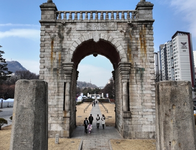 [포토] 3·1절 하루 앞두고… 찌든 때로 얼룩진 독립문