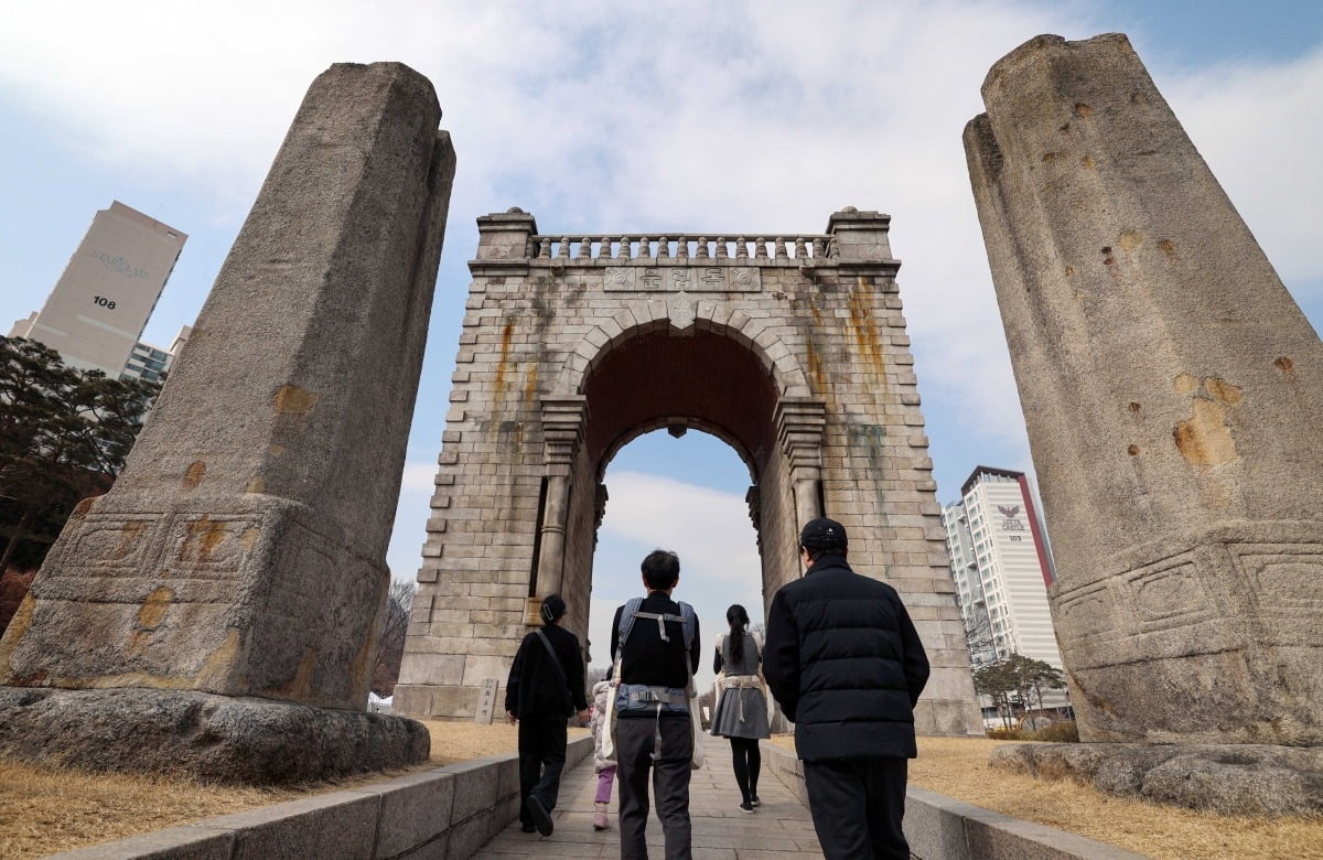 제106주년 3.1절을 하루 앞둔 28일 서울 현저동 카지노 룰렛판 외관이 녹물과 찌든 때로 얼룩져 있다./최혁 기자