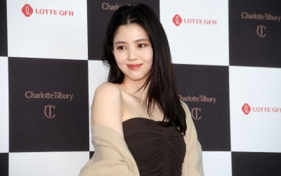 "너무 예뻐" 10분 토토 바카라 품절…또 난리 난 한소희 운동화