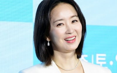 윤유선, 판사 남편 퇴임 '축하'…과거 '어금니 아빠' 사형 선고