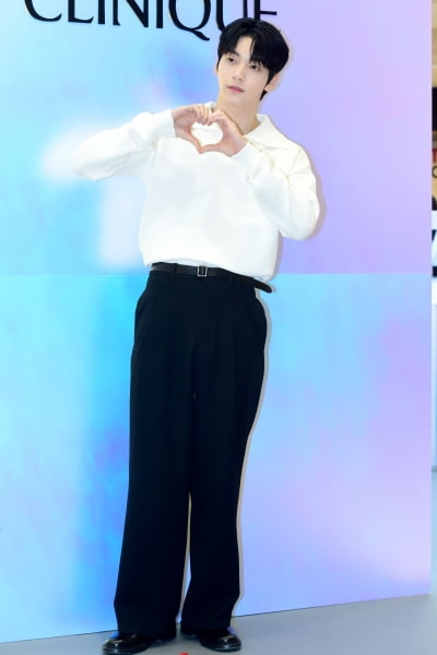 [포토] TXT 수빈, '우월한 비율에 눈길'