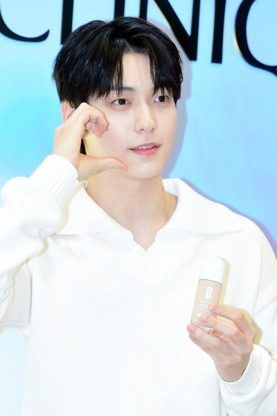 [포토] TXT 수빈, '빛나는 볼하트~'