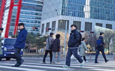 정년 연장 하려면 "호봉제 손질"…정부, 칼 빼들었다