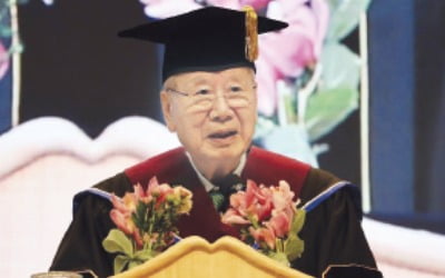 이중근 부영 회장, KAIST 명예박사 학위 받아