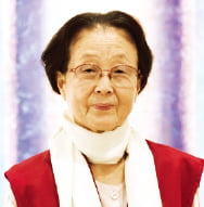 이 아침의 화가 구겨진 한지 위에 찰나의 빛을 담다