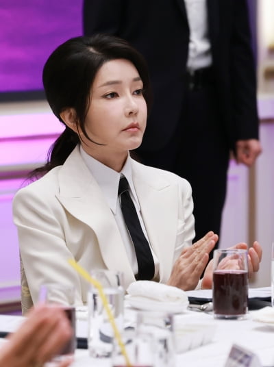 “입방아 찧을텐데” 석동현 변호사, 김건희 여사 면회 예정 없다