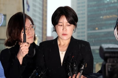 “음주운전·불법 숙박 혐의” 문다혜 불구속 기소...文은 침묵