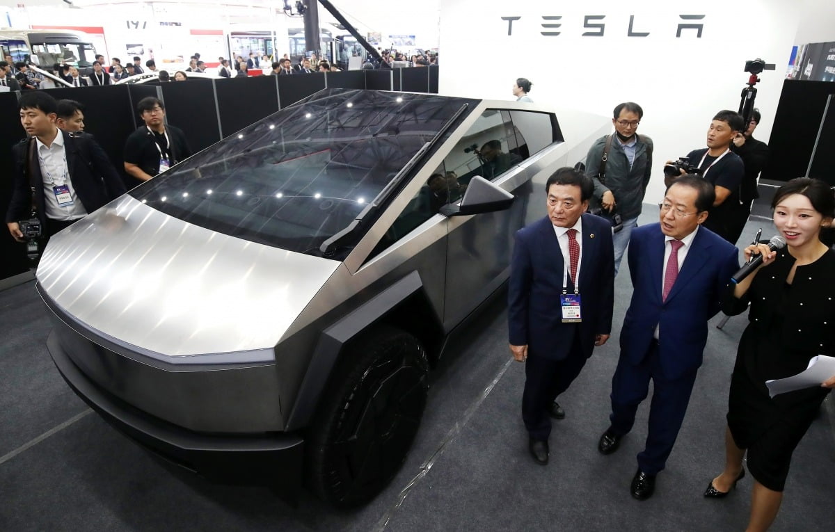 2024년 10월 대구에서 개최된 '2024 미래혁신기술박람회'에 전시된 테슬라 사이버트럭. 사진=연합뉴스