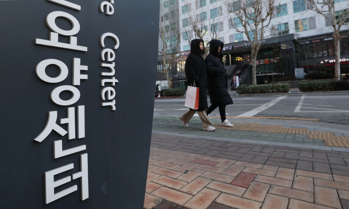 요양병원 건보료 내년 7월부터 인상. 21일 서울 마포구의 한 노인전문요양센터 모습/2023.12.21. 사진=한경 김범준 기자