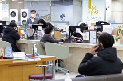 “예대 마진 이자 장사 박차” 주요 시중은행 예금 금리 2%대로 하락