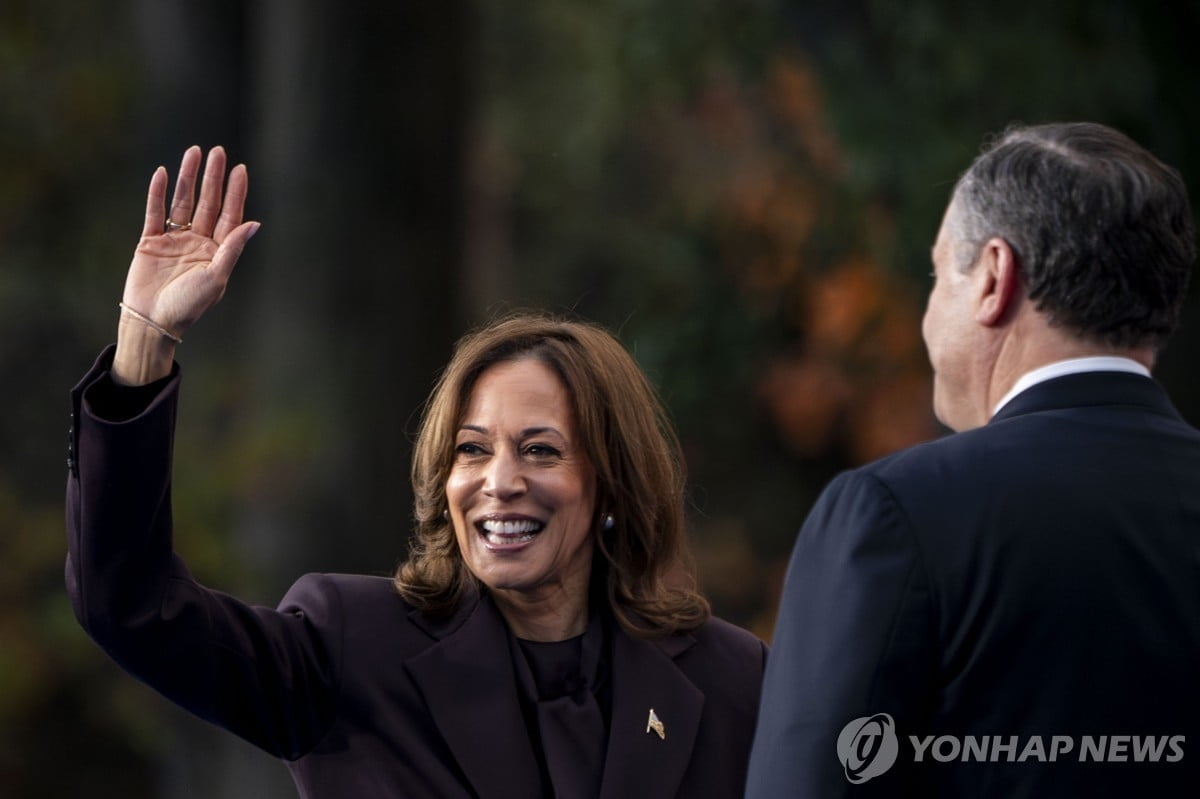 해리스 정계 복귀설…대형 연예기획사와 계약