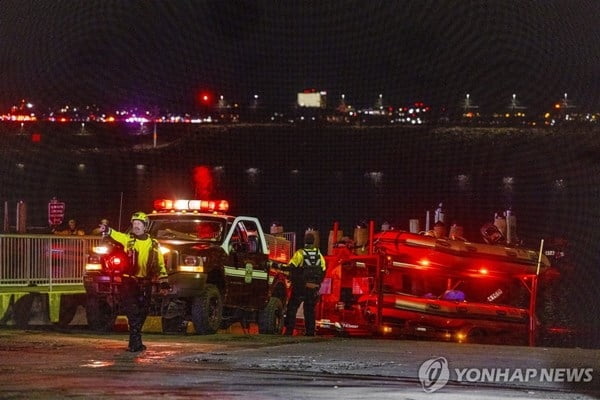 "여객기와 충돌한 美 군용헬기, 비밀훈련 중 사고"