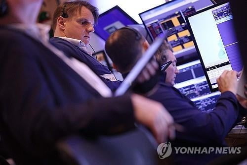 뉴욕증시 "내일 관세 부가" 소식에 하락...S&P 0.5%↓