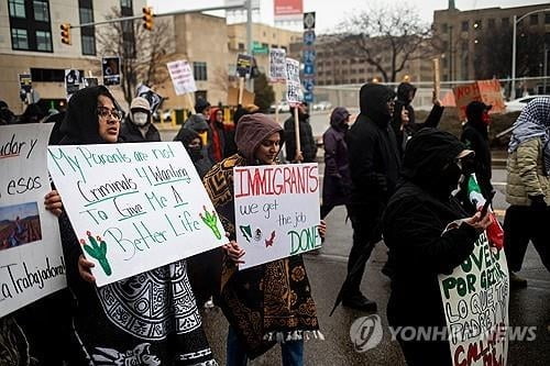 "단속반 떴다"...美 이민자 SNS로 '똘똘'