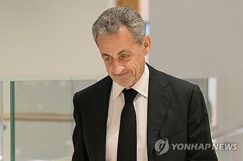 전직 대통령, 전자발찌 착용 '충격'…특정 시간만 외출 허용