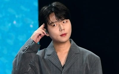 K-Pop Star Jung Seung-hwan Celebrates 3000 Days Since Debut with Fans