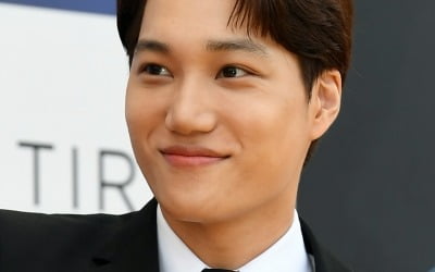 EXO's Kai Completes Military Service as Social Service Agent