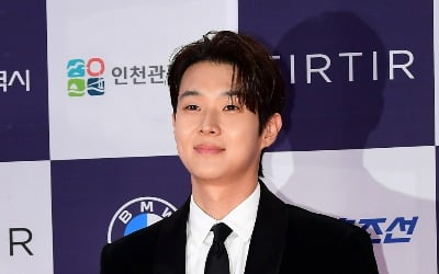 Choi Woo-shik Opens Up About Feeling 'Gray' and Embracing Emptiness