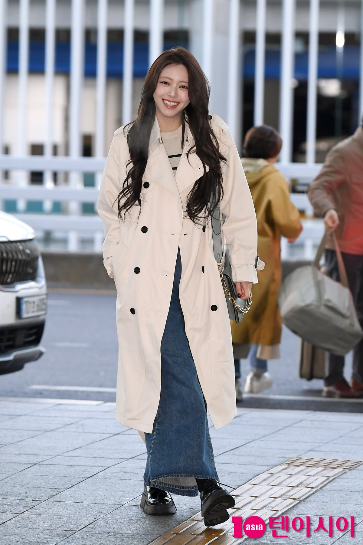 ITZY's Yuna A doll-like girl with just a torn face... Innocent beauty
